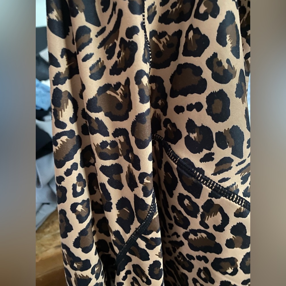 LEOPARD PRINT LEGGINGS - Picture 3 of 3